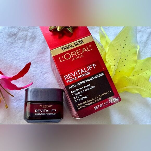 New in box! L’Oréal Revitalift Triple Power moisturizer! - Picture 6 of 11